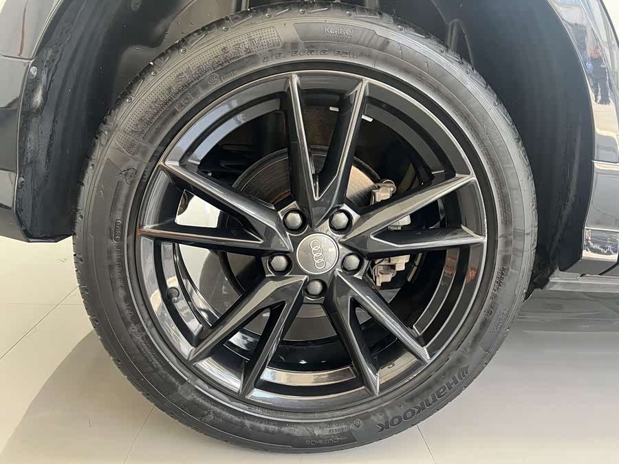 Audi Q2L 2020 car image #10