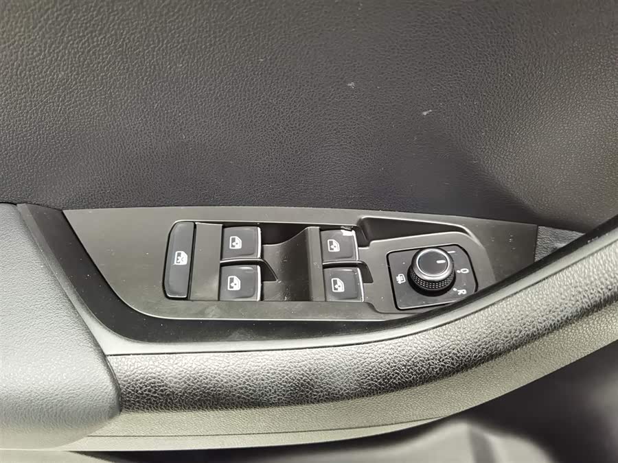 Skoda Karoq 2018 изображение автомобиля #10