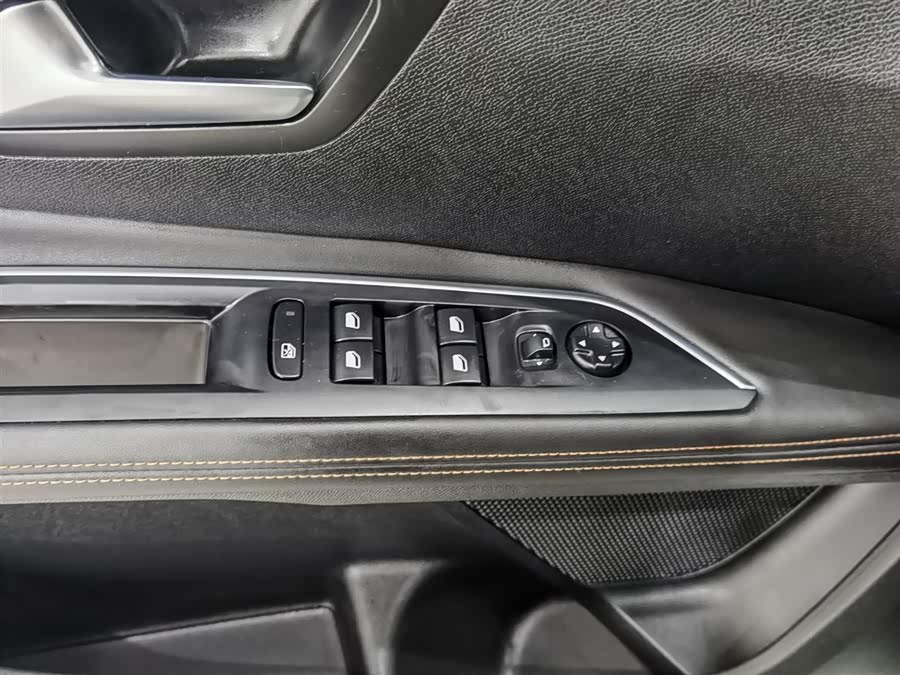 Peugeot 5008 2020 car image #10