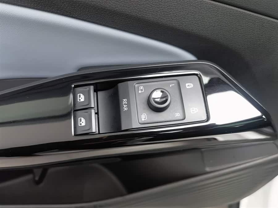 Volkswagen ID.4 X 2025 #10 Volkswagen ID.4 X 2025 car image #10