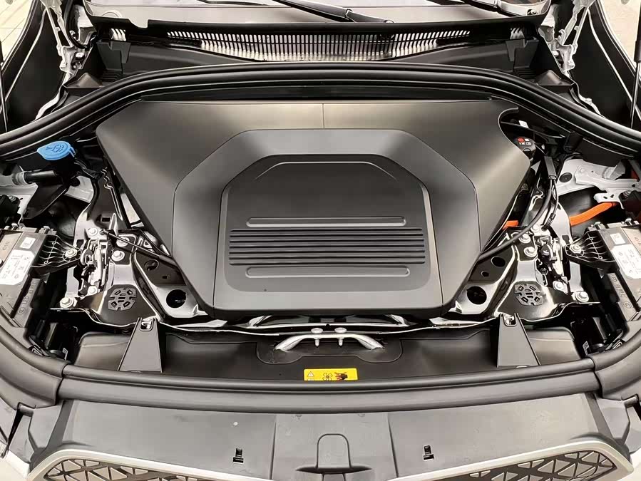 BMW iX1 2025 car image #10