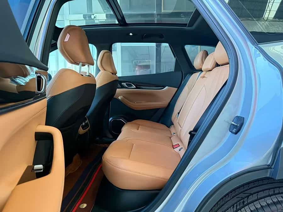 GEELY Boyue L 2025 car image #10