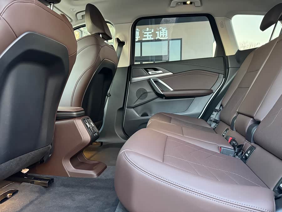 BMW iX1 2025 #10 BMW iX1 2025 car image #10