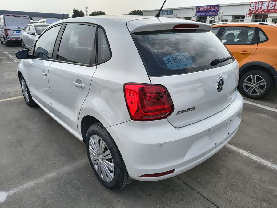 Volkswagen Polo 2016 car image #10