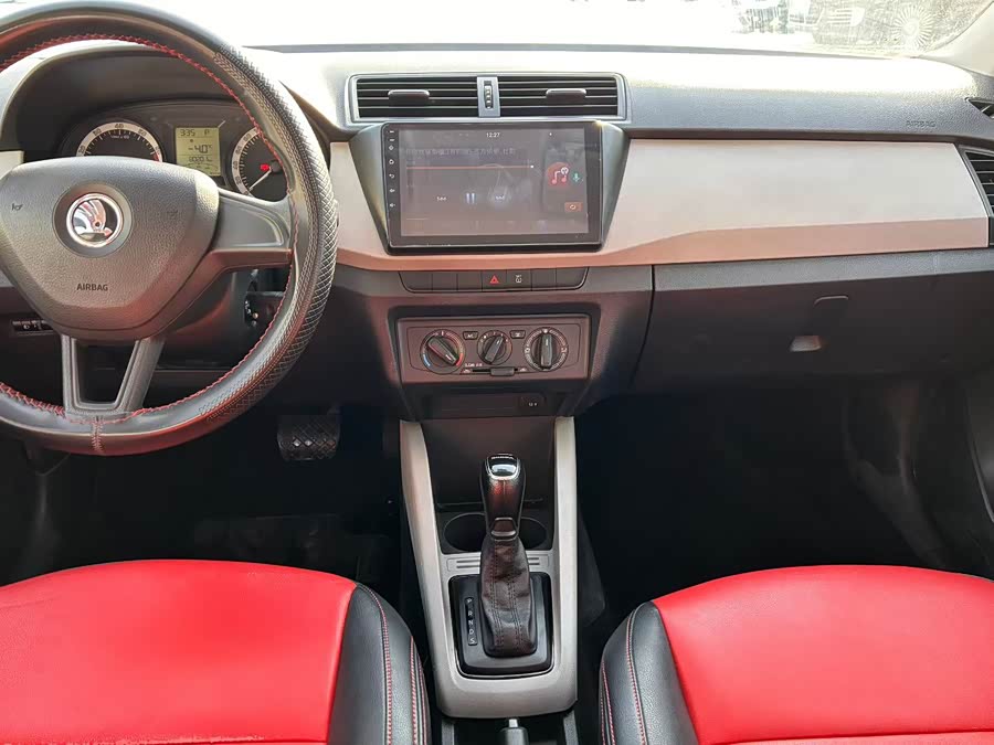 Skoda Fabia 2017 immagine di auto #10