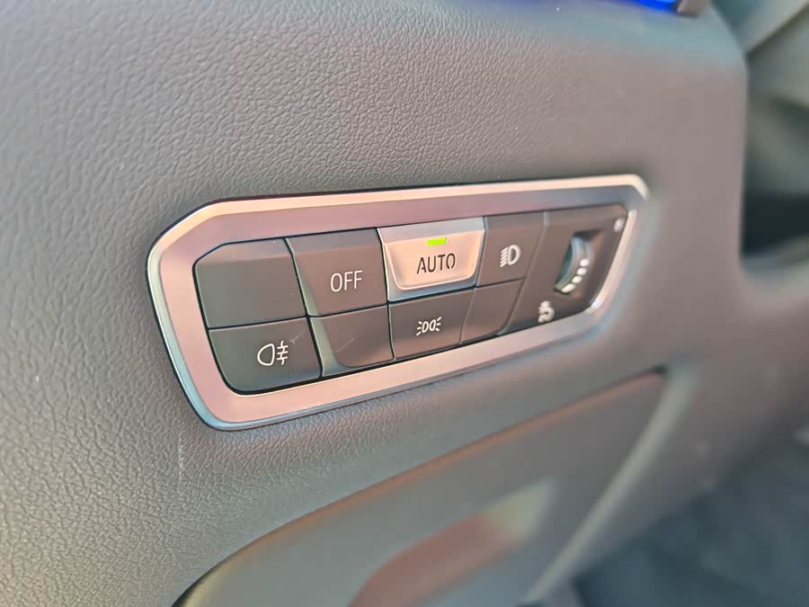 BMW X6 2023 car image #10