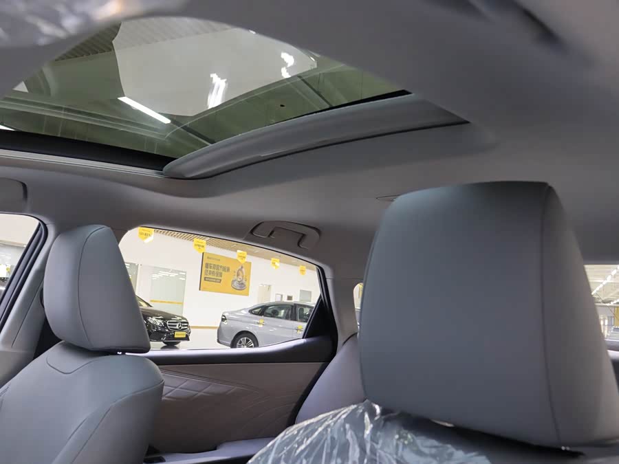 Toyota bZ3 2025 immagine di auto #10