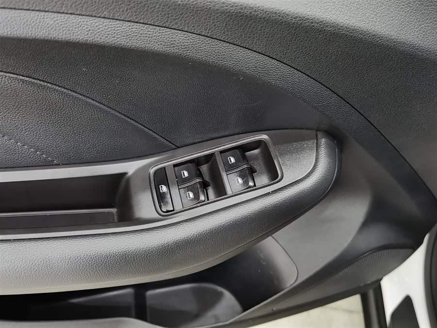 Roewe RX3 2019 изображение автомобиля #10