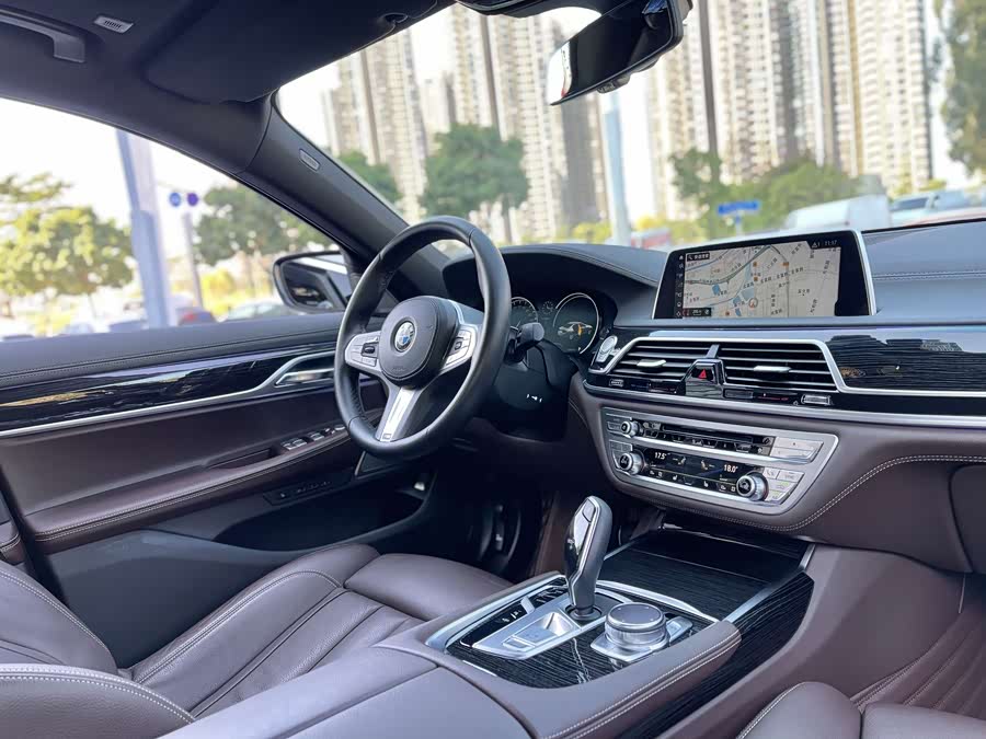 BMW 7 Series 2018 car image #10