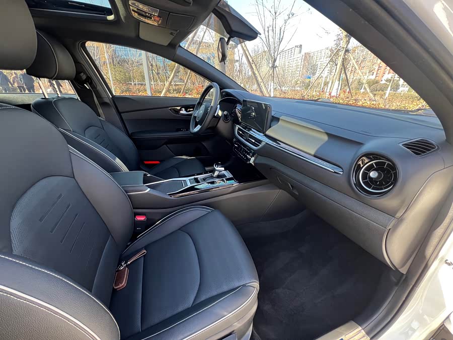 Kia K3 2023 car image #10