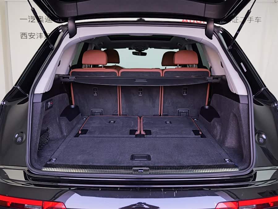 Audi Q7 2022 car image #10