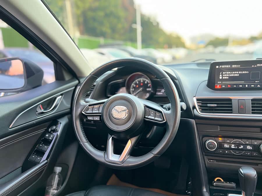 Mazda 3 Axela 2017 car image #10