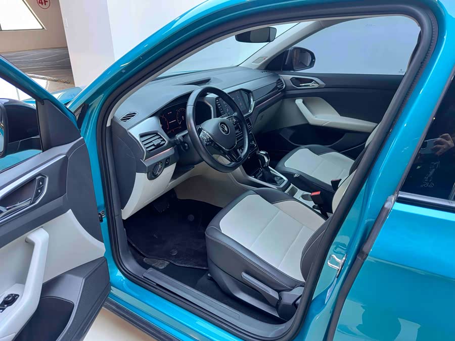 Volkswagen T-Cross 2022 car image #10