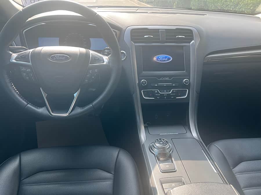 Ford Mondeo 2019 car image #10
