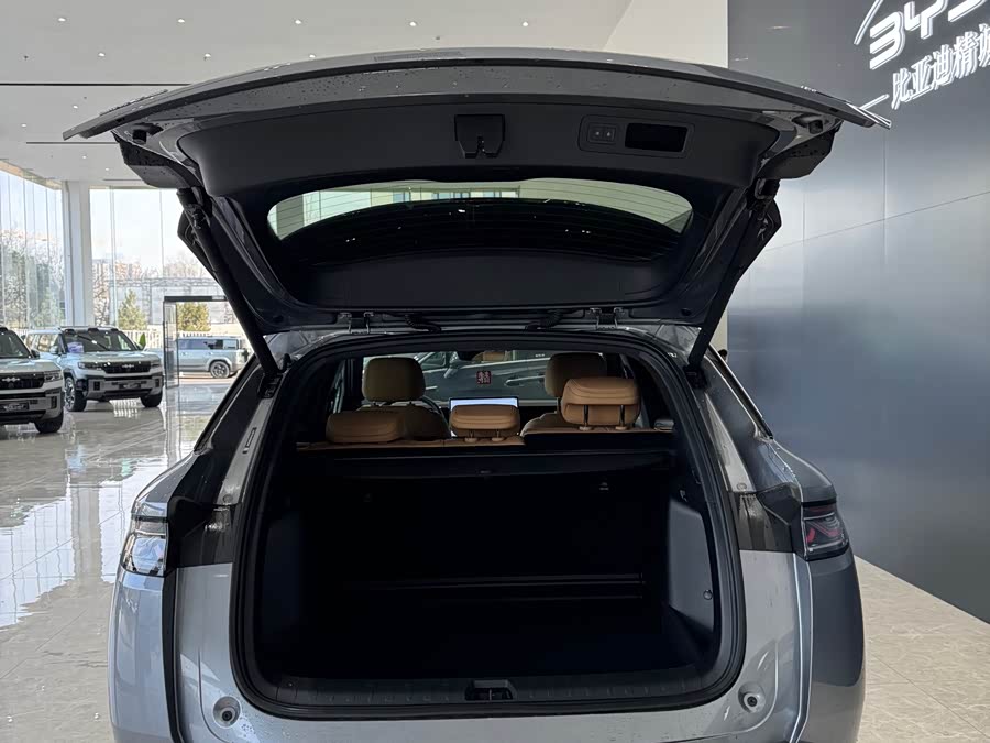 BYD SongL DM-i 2025 car image #10