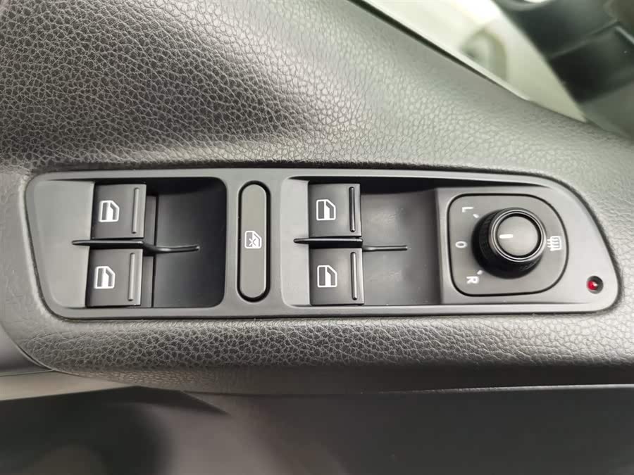 Volkswagen Tiguan 2017 car image #10