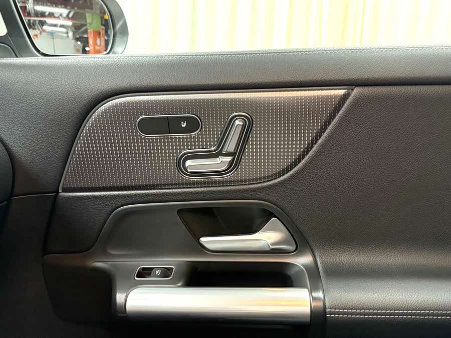 Mercedes-Benz EQA Class 2022 صورة سيارة #10