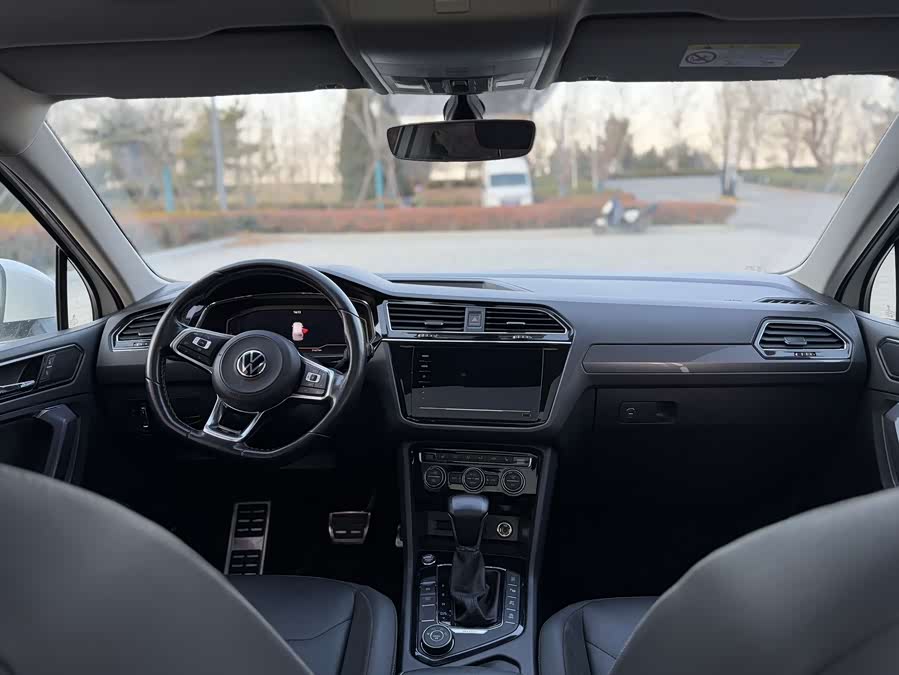 Volkswagen Tiguan L 2021 #10 Volkswagen Tiguan L 2021 car image #10