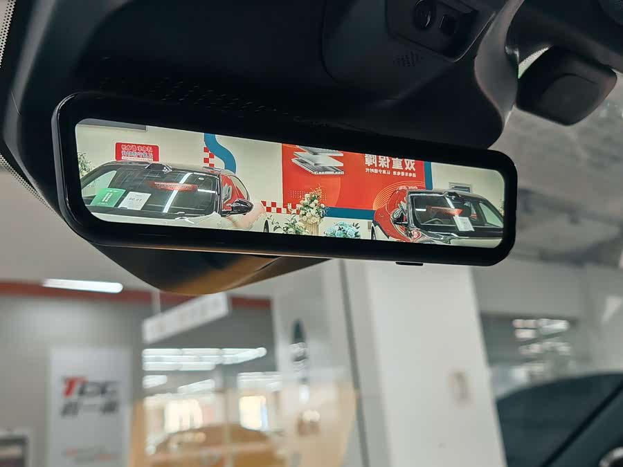 Avatr 11 2025 car image #10