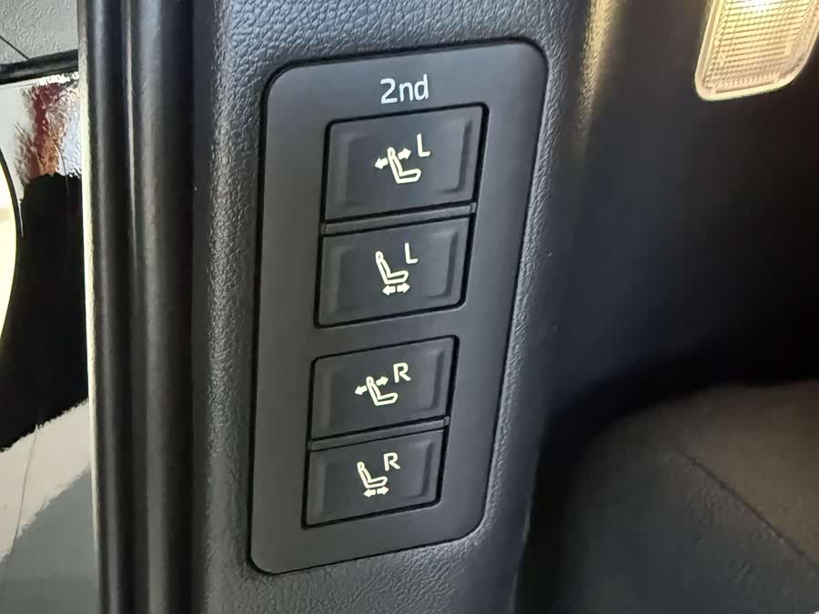Toyota Alphard 2025 car image #10