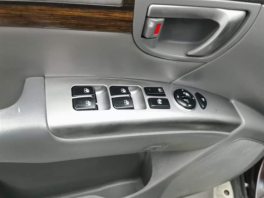 Hyundai Santa Fe Classic 2012 car image #10