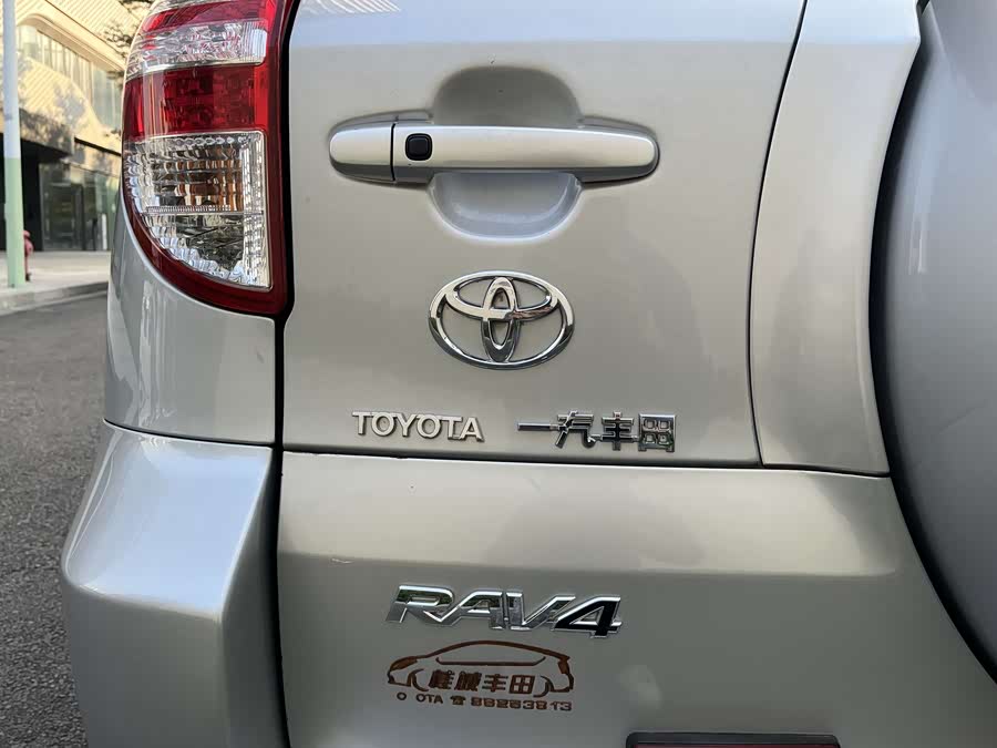 Toyota RAV4 2010 #10 Toyota RAV4 2010 car image #10