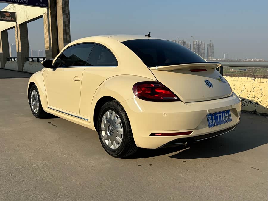 Volkswagen Beetle 2017 car image #10