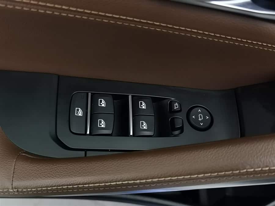 BMW X6 2022 car image #10