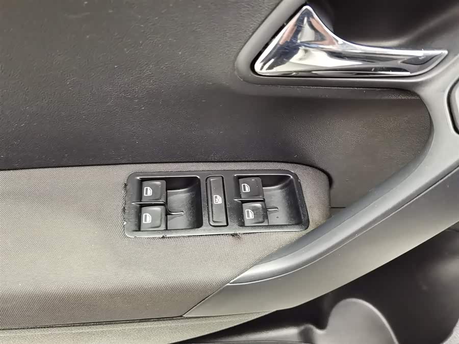 Volkswagen Polo 2016 car image #10