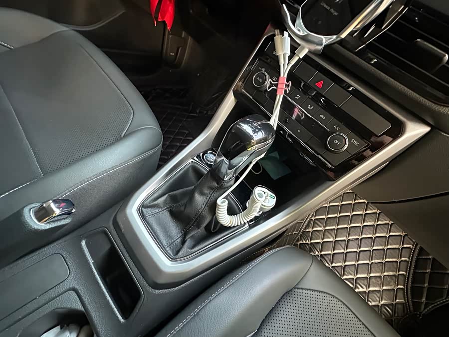 Volkswagen T-Cross 2020 car image #10
