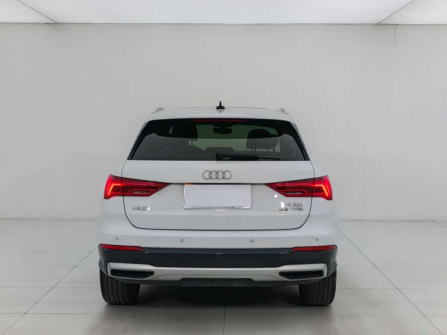 Audi Q3 2020 car image #10
