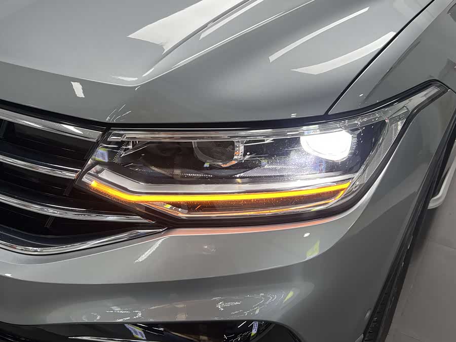 Volkswagen Tiguan L 2022 car image #10