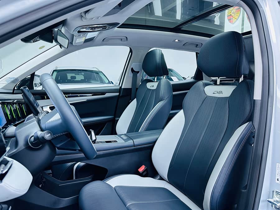 GEELY Boyue L 2024 car image #10