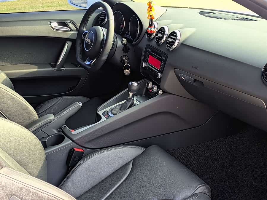 Audi TT 2013 car image #10