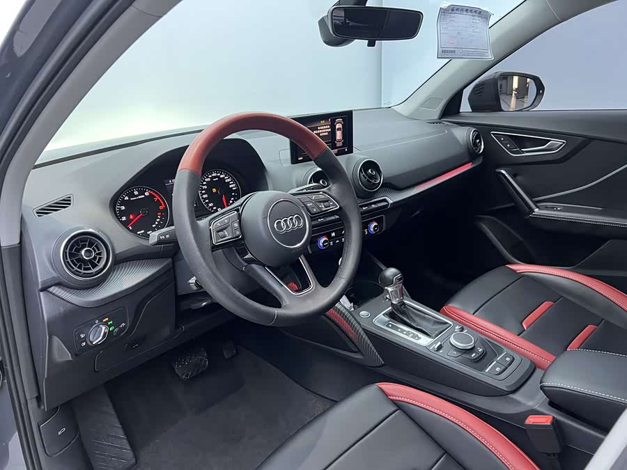 Audi Q2L 2021 car image #10