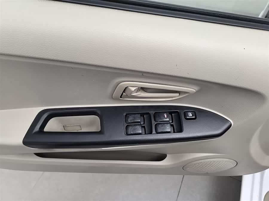 Soueast V3 Lingyue 2016 car image #10