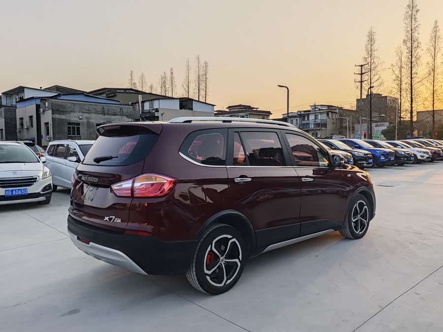 SWM X7 2018 изображение автомобиля #10