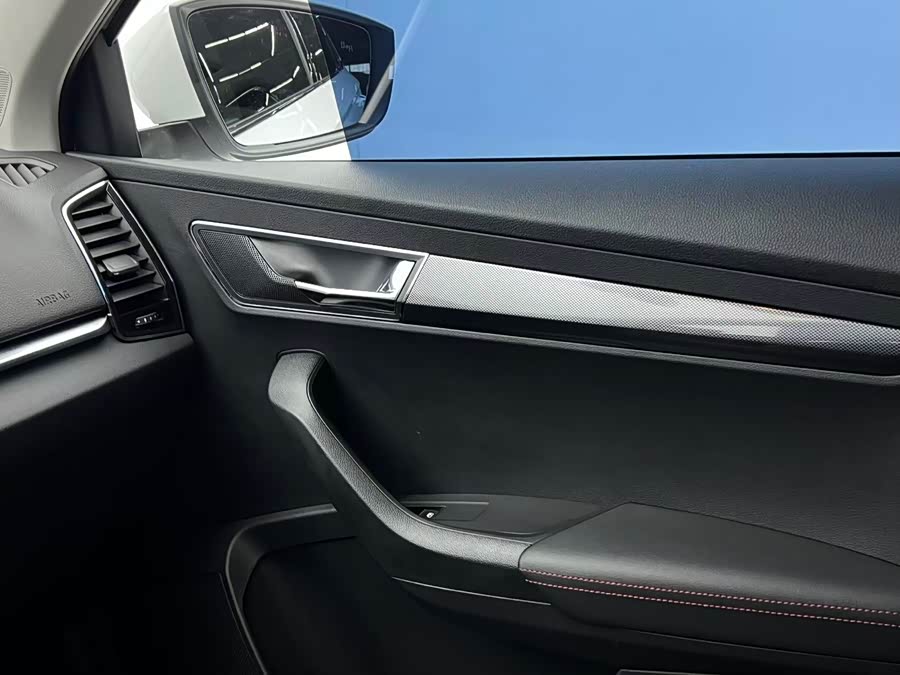 Skoda Karoq 2023 изображение автомобиля #10