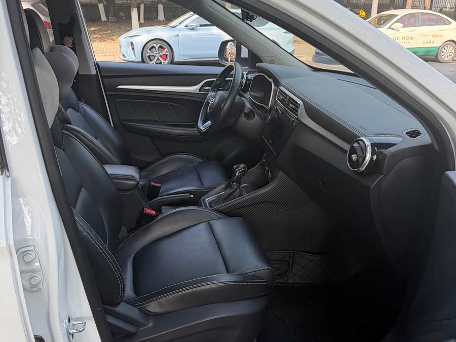 MG ZS 2018 car image #10