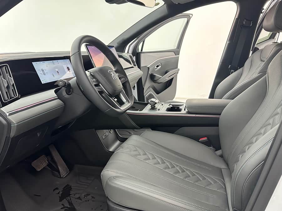 BYD SongL DM-i 2025 #10 BYD SongL DM-i 2025 car image #10