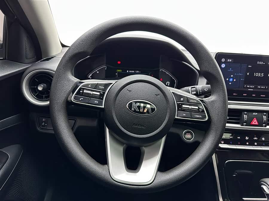 Kia K3 2019 car image #10