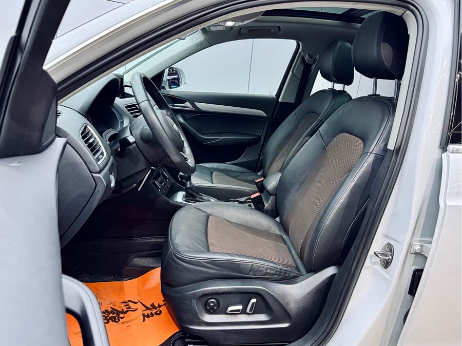 Audi Q3 2019 immagine di auto #10