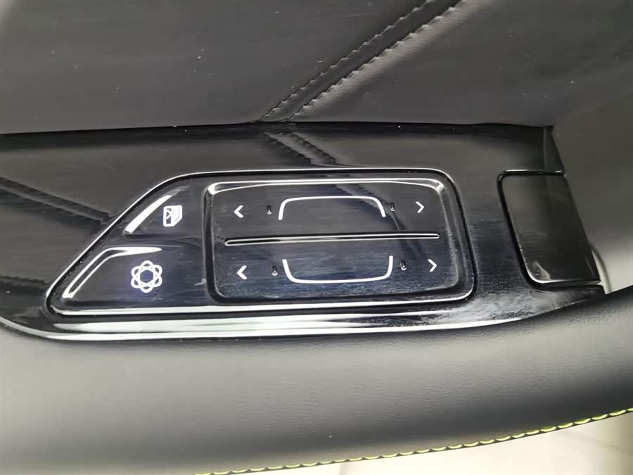 哪吒汽车 哪吒GT 2023 汽车图片 #10