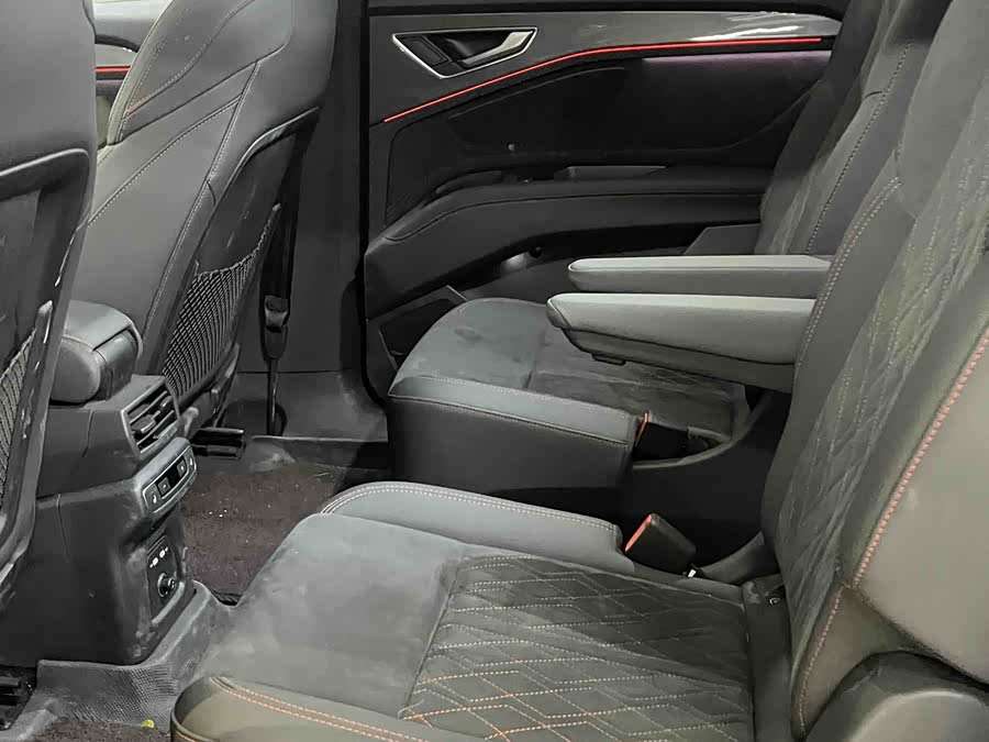 Audi Q5 e-tron 2022 صورة سيارة #10