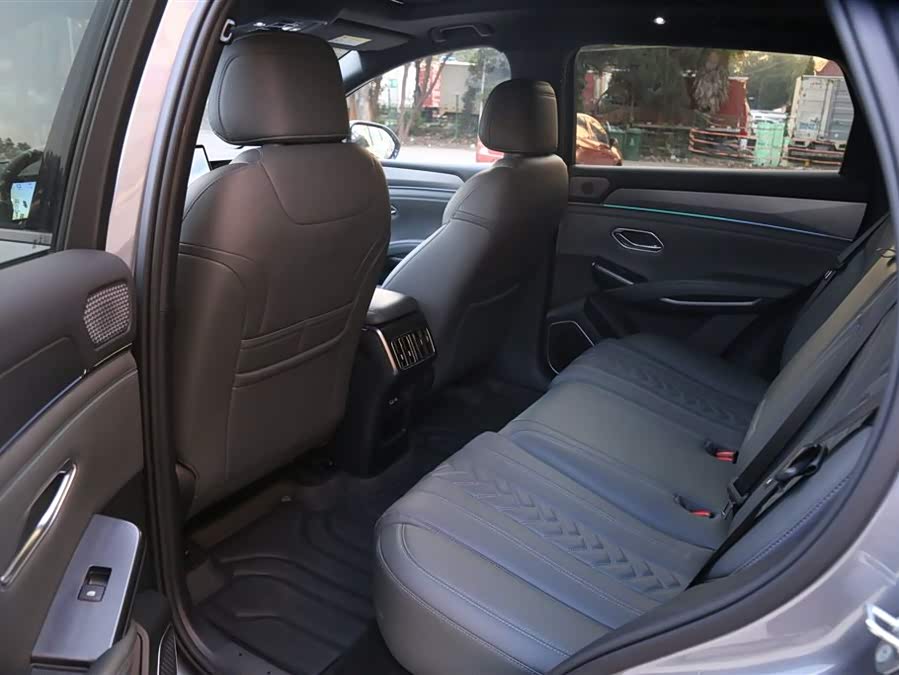 BYD SongL DM-i 2025 car image #10