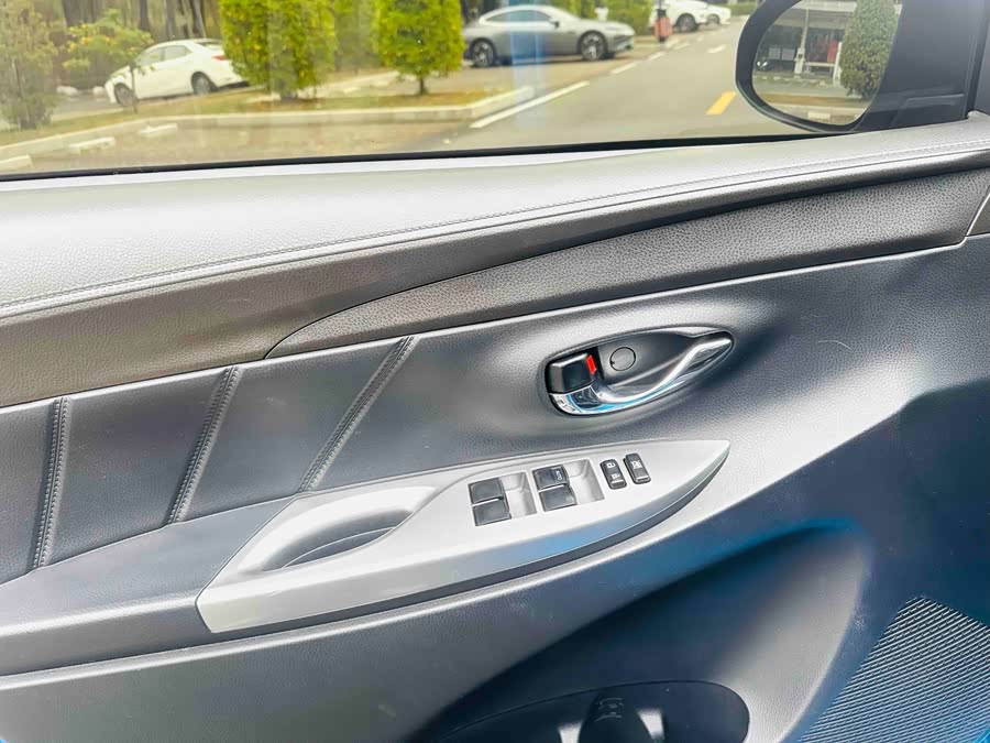 Toyota Yaris L Zhixuan 2016 immagine di auto #10