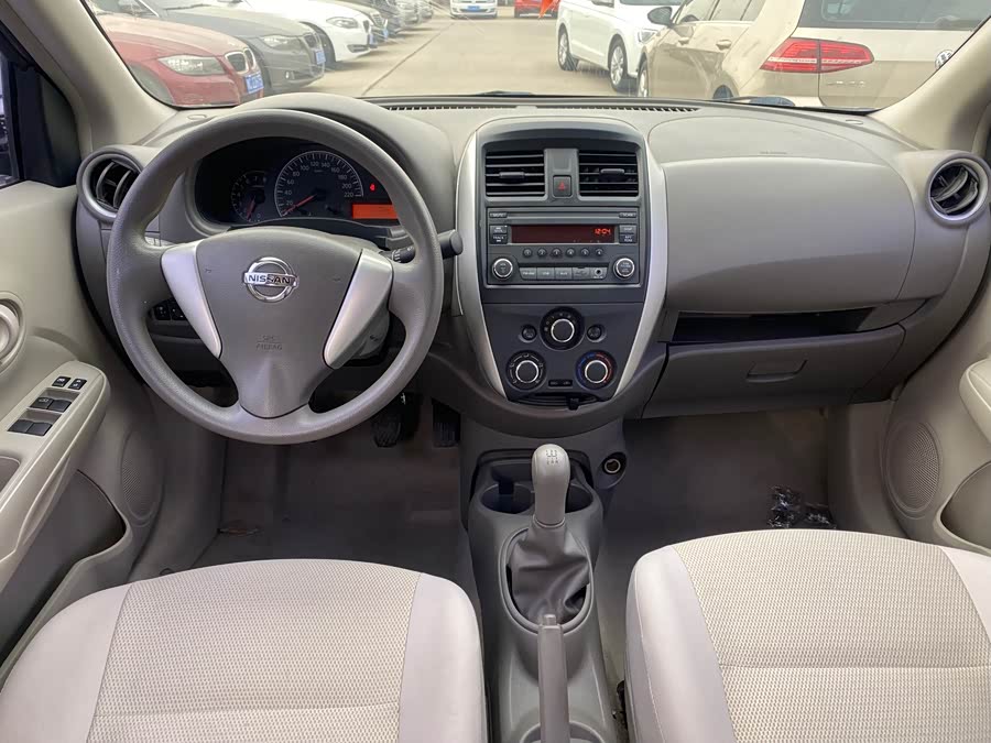 Nissan Sunny 2016 #10 Nissan Sunny 2016 car image #10