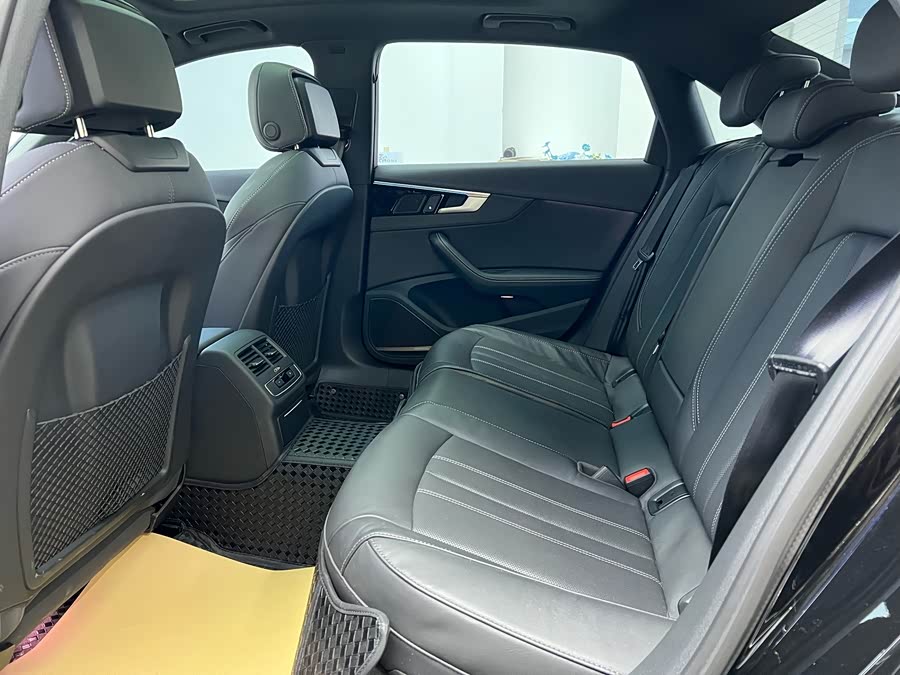 Audi A4L 2024 immagine di auto #10