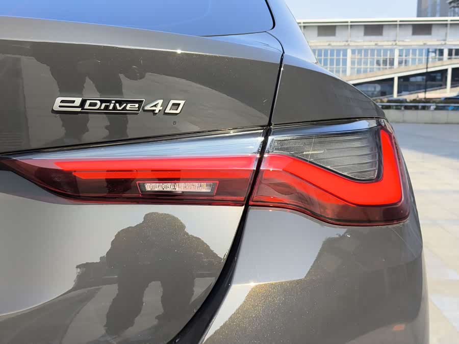 BMW i4 2022 car image #10