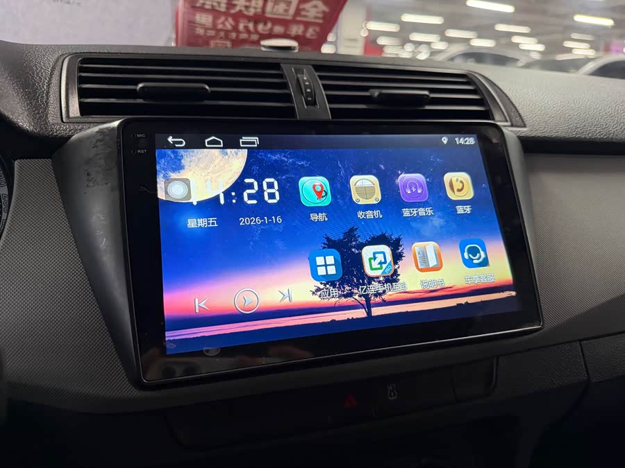 Skoda Fabia 2019 immagine di auto #10